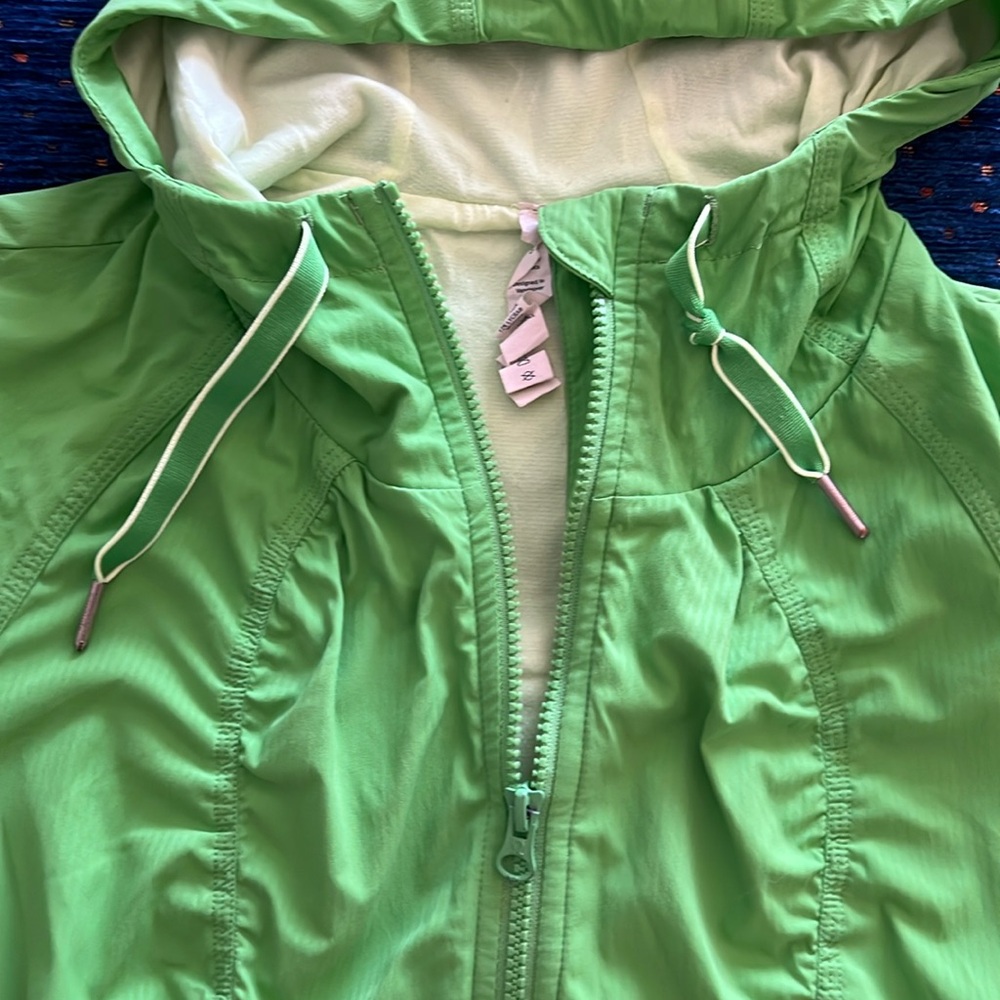 Lululemon “street to studio” Vibrant Green Hooded Jacket size 4 - Picture 4 of 7